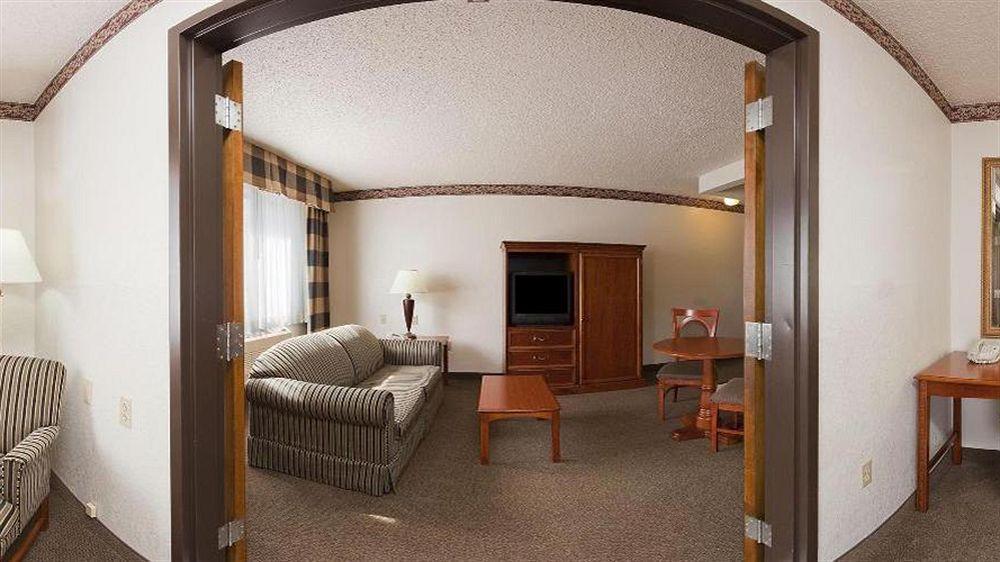 Holiday Inn Express & Suites Johnstown By Ihg Exterior photo
