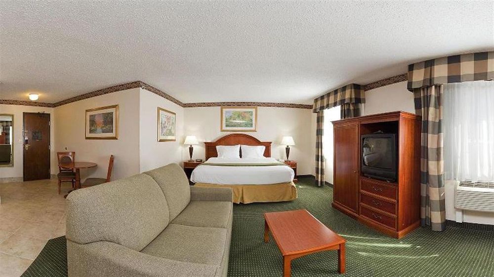 Holiday Inn Express & Suites Johnstown By Ihg Exterior photo