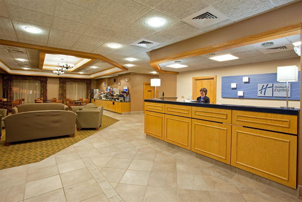 Holiday Inn Express & Suites Johnstown By Ihg Exterior photo