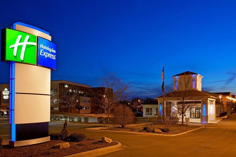 Holiday Inn Express & Suites Johnstown By Ihg Exterior photo