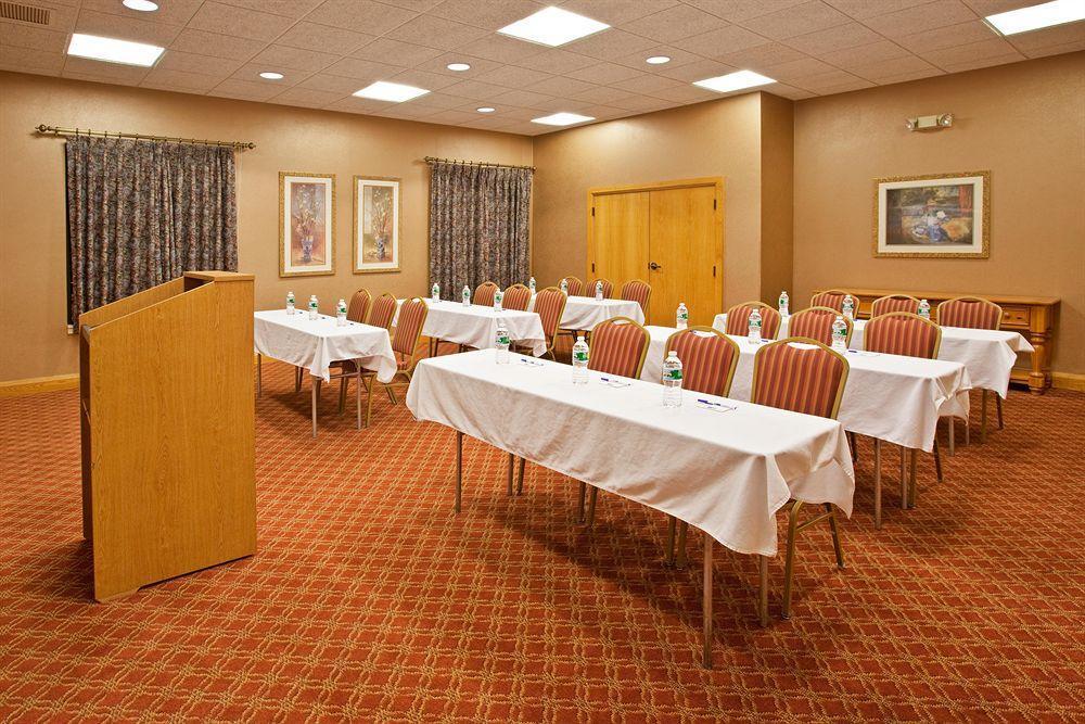 Holiday Inn Express & Suites Johnstown By Ihg Exterior photo