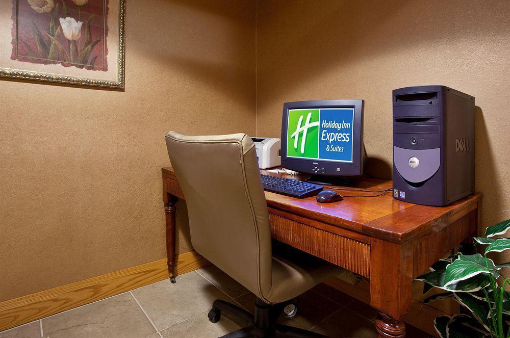 Holiday Inn Express & Suites Johnstown By Ihg Exterior photo