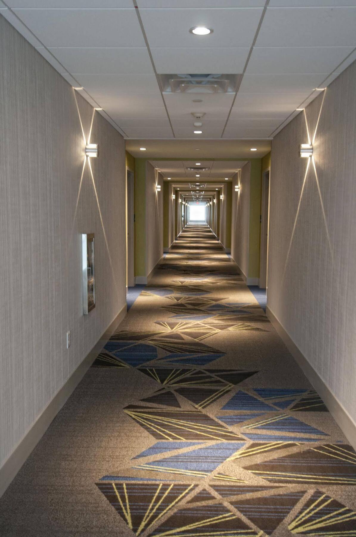Holiday Inn Express & Suites Johnstown By Ihg Exterior photo