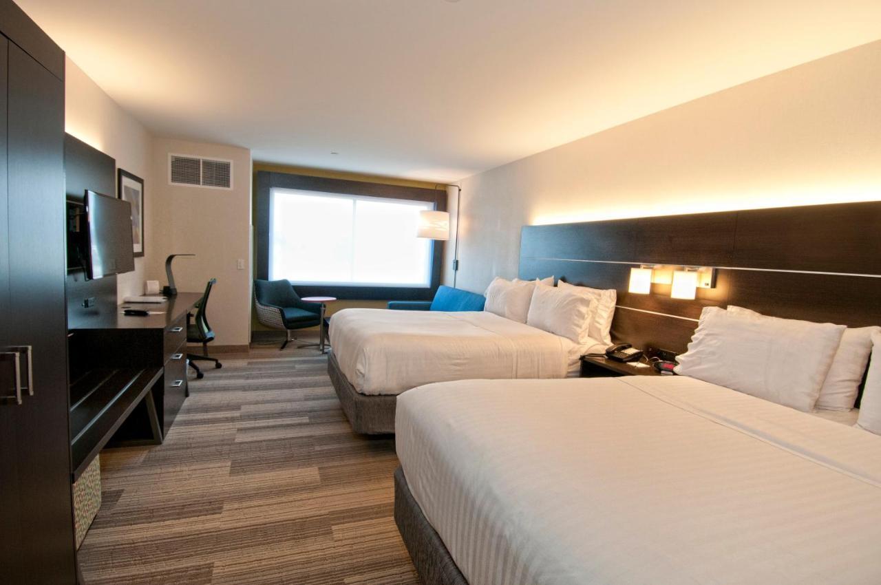 Holiday Inn Express & Suites Johnstown By Ihg Exterior photo