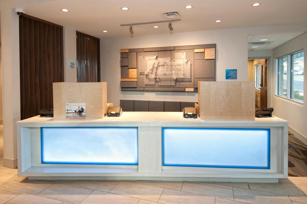Holiday Inn Express & Suites Johnstown By Ihg Exterior photo